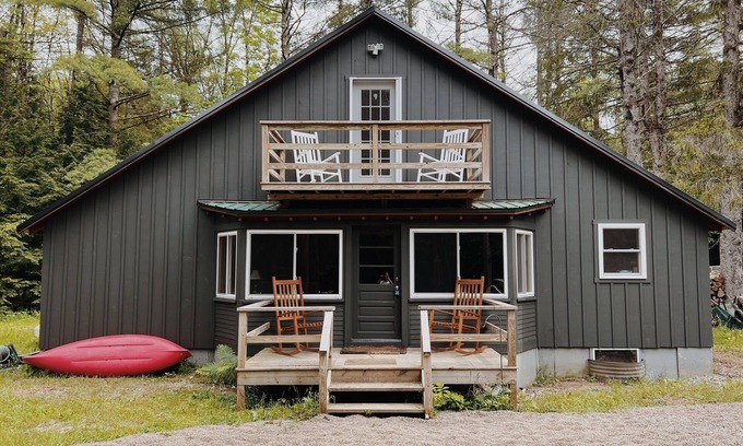 Salisbury Center Casa | The River House! 25 Private Acres on the Water!