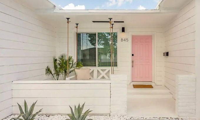 West Little River Casa | THE RIVER HOUSE MIAMI YOUR BACHELORTTE, EVENT, OR PHOTOSHOOT DESTINATION!!