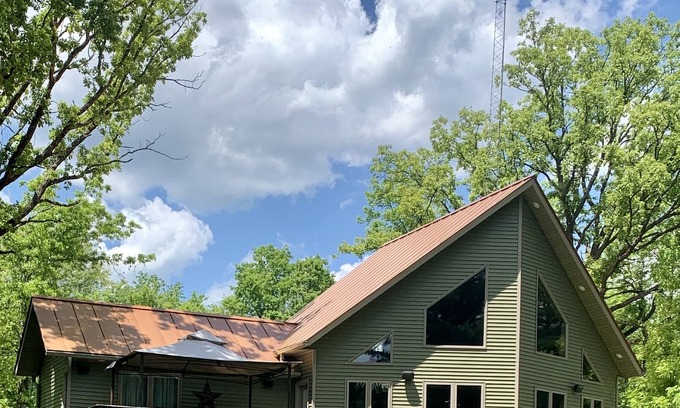 Neillsville Cabina | The River House-near Neillsville and Hatfield