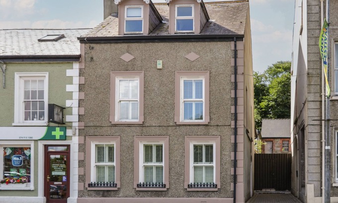 Ramelton Cabaña | THE RIVER HOUSE, pet friendly in Ramelton, County Donegal