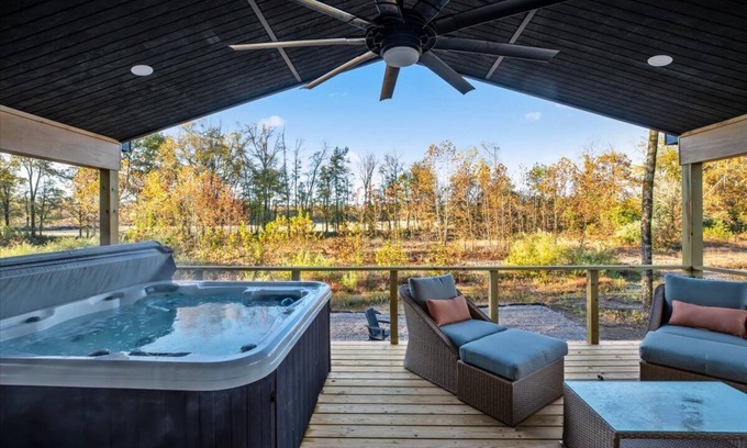 Hot Springs Cabina | The River Place