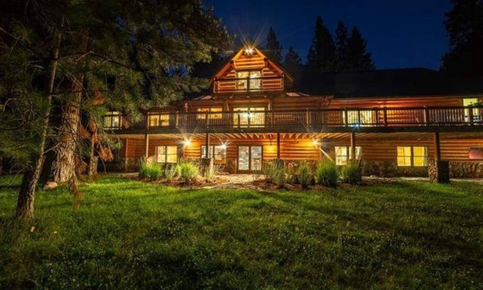 Missoula Casa | The Riverfront Lodge on the Blackfoot - Private beach!