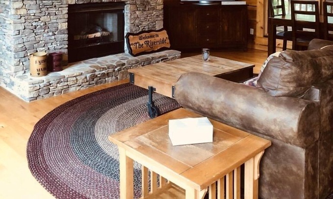 Benton Cabina | The Riverside Cabin @ Ocoee Riverside Farm
