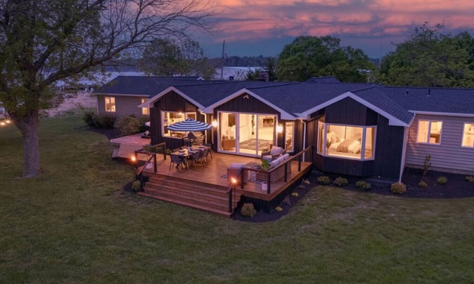Lewisville Casa | The Riverside Couples Retreat