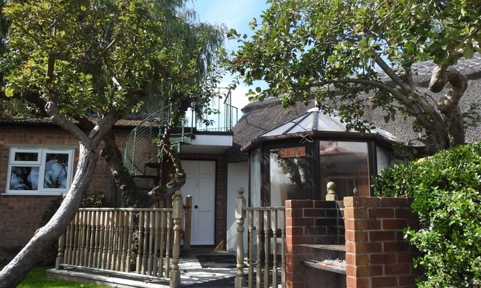 New Forest District Casa | The Riverside Studio at Old Bridge Cottage , Ringwood, New Forest