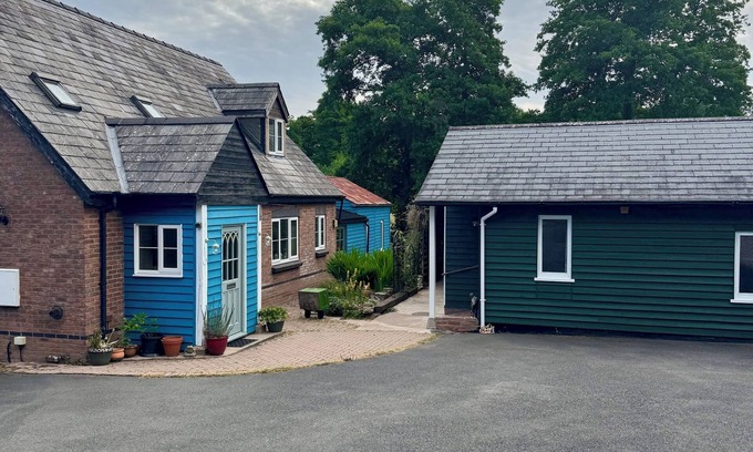 Kington Casa | The Robin, Arrowwood Self Catering Barn