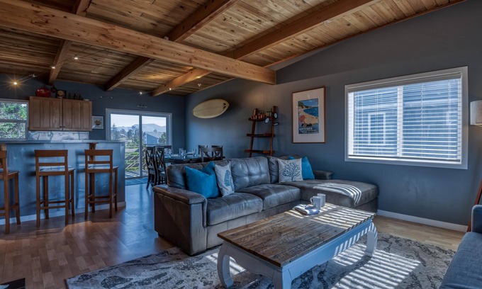 Pacific City Casa | The Rock Inn Yacht