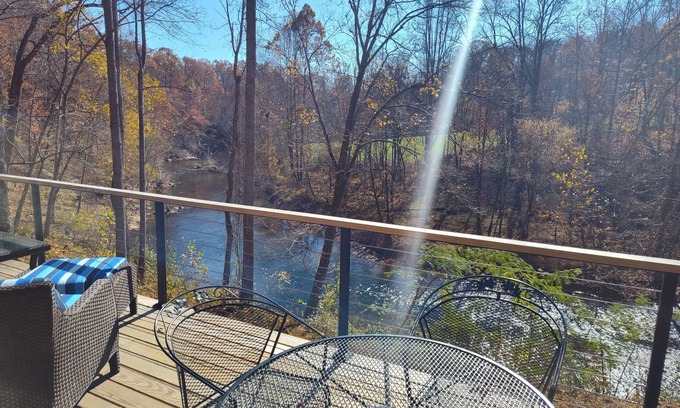 Faber Cabina | The Rockfish River Cabin,Private,River Sounds, Stunning views! 10 min to Rt 151!