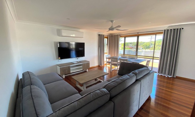 South West Rocks Casa | The Rocks Family entertainer, just 10-min walk to town & beach!