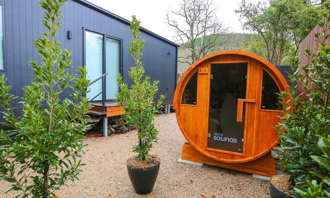 Bright Cabina | The Rocks - Olive Retreat