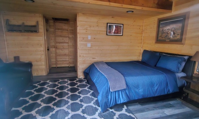 Apple Valley Cabina | The Rocky Mountain Mountain Cabin: Charming 2-bedroom cabin in Apple Valley