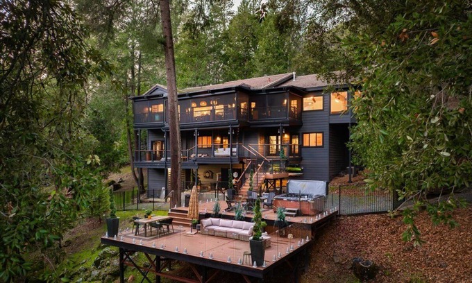 Chicago Park Casa | The Rollins Cove Retreat - Luxury Lakefront for unforgettable getaways.