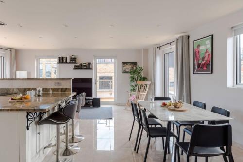 Clerkenwell Apartamento | The Roof is on "Fire" - Farringdon - by Frankie Says