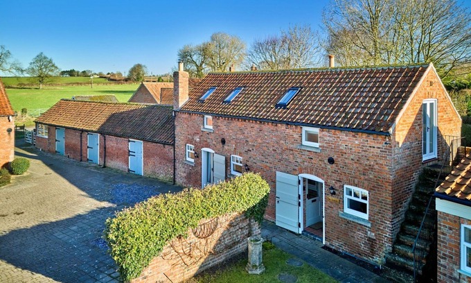 Hemingby Casa | The Rookery Stables by Interhome
