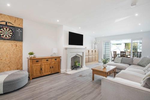 Brands Hatch Casa | The Roost Group - Brands Hatch 6 Bedroom Home