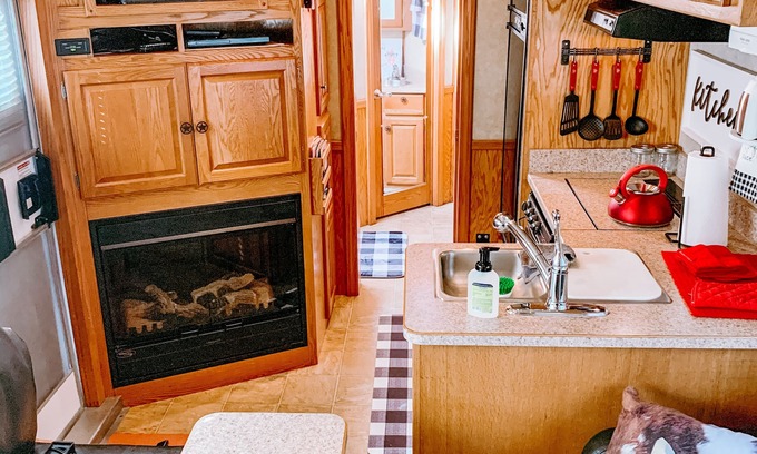 Lydia Casa | The Roost - LQ Horse Trailer - Farm Stay Petting Zoo Experience -5 mins off I-95