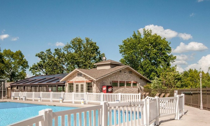 Table Rock Condominio | The Roost Royale