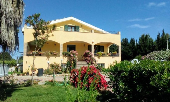 Olmedo Apartamento | The Rose Garden - An oasis of peace in the green