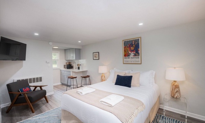 Old Mystic Apartamento | The Rossie Studio · Near Mystic, Casinos + USCGA