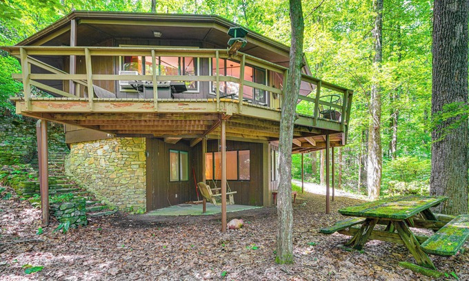 Hendersonville Cabina | 'The Round House' - Treetop North Carolina Cabin!