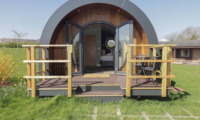 Cowbridge Cabaña | THE ROWAN POD, country holiday cottage, with a garden in Cowbridge