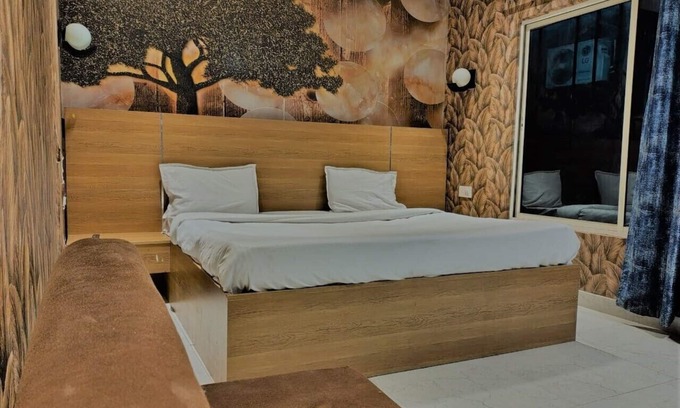 Vrindavan Complejo | THE ROYAL CARGO RESORT