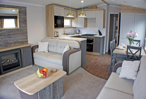 Westleigh Complejo | The Royal Clovelly caravan with sea views