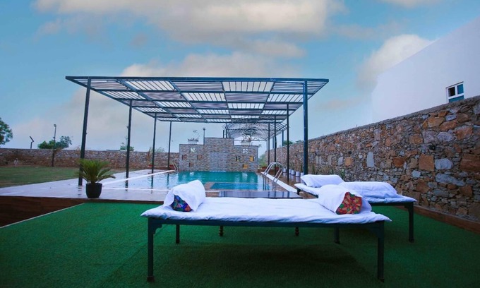 Village Hokra Complejo | THE ROYAL FARM