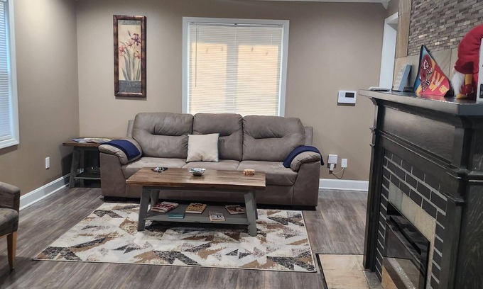 Kansas City Casa | The Royal Home-Centrally Located
