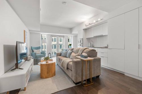 Bay Cloverhill Apartamento | The Royal Nest in Downtown Toronto!