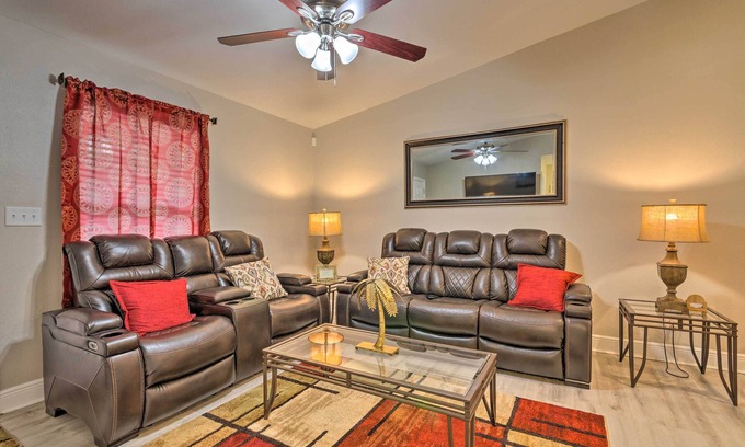 Pensacola Heights Casa | 'The Royal Retreat' ~ 10 Mi to Local Beaches!