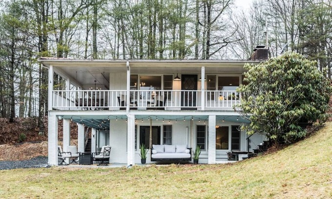 West Jefferson Casa | The Rustic-10 mins to West Jefferson