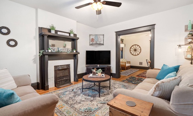 Shaw Casa | The RUSTIC CITY INN: Centrally located to everything, in beautiful Tower Grove
