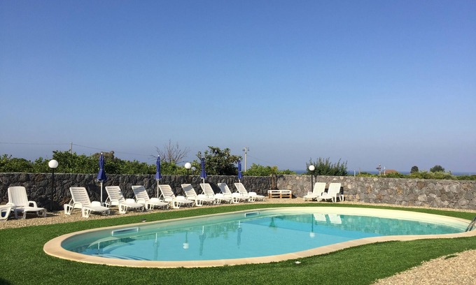 Santa Tecla Casa | LA CASA RÚSTICA DE POZZILLO-ACIREALE CON PISCINA COMPARTIDA