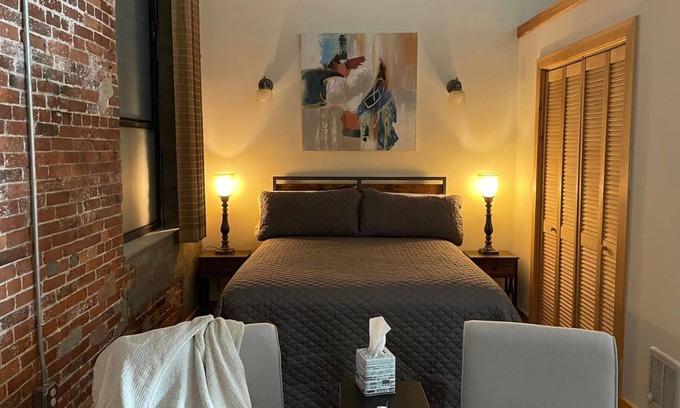 Pawtucket Apartamento | The Rustic Red Studio Loft in Historic Pawtucket RI
