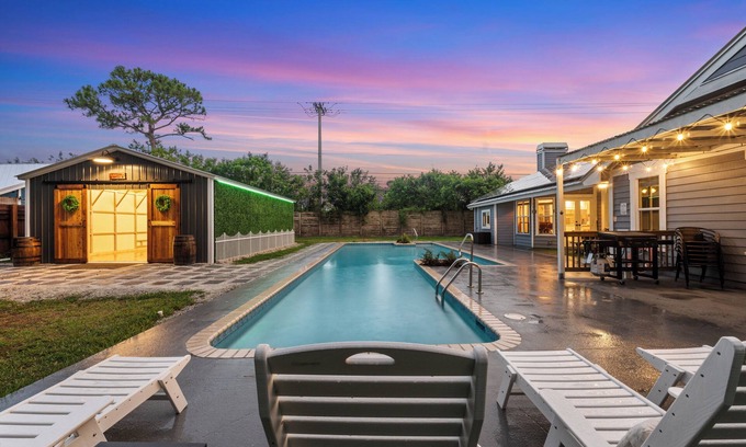 Jupiter Casa | The Rustic Resort - 2 Homes Next Door & Event Building! Sleeping for up to 30!