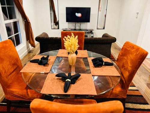 Smith County Casa | The Sabine River Retreat - The Black Collection