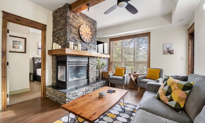 East Kootenay Apartamento | The Sable Forest Side | Pool | Hot Tub | Top Floor