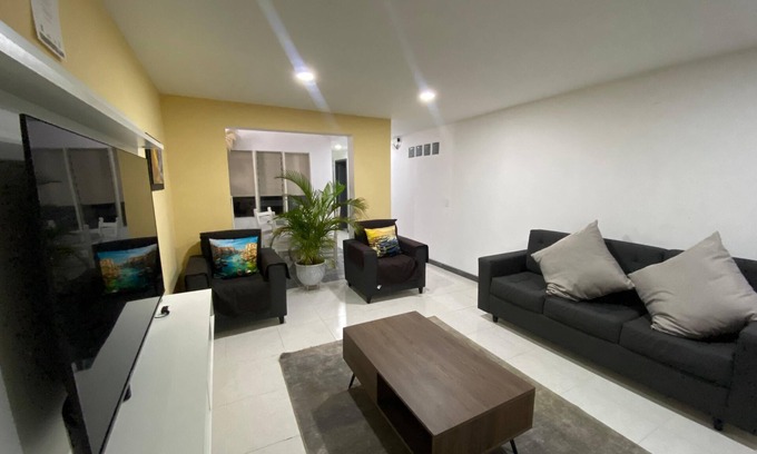 Guayabal Casa | LA CASA AMARILLA SEGURA Y TRANQUILA