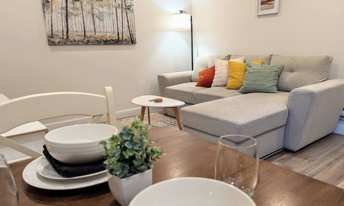 Saskatoon Casa | The Sage: modern comfort in beautiful Buena Vista