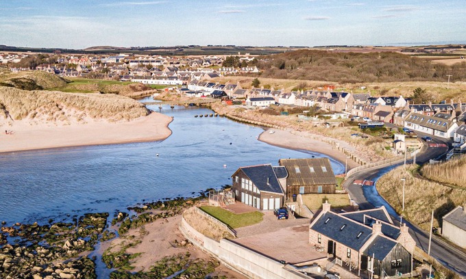 Cruden Bay Cabaña | THE SALMON BOTHY, pet friendly, country holiday cottage in Cruden Bay