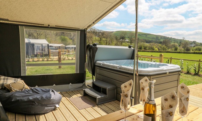 Llandrindod Wells Cabaña | The Salmon
