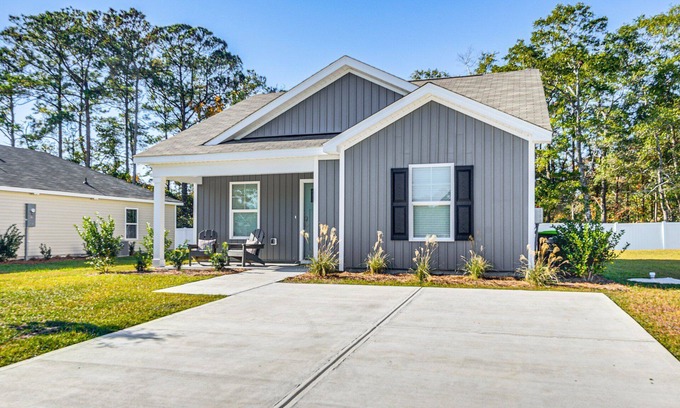 Ocean Isle Beach Casa | The Salt Tee Cottage - Golf & Beach minutes away!