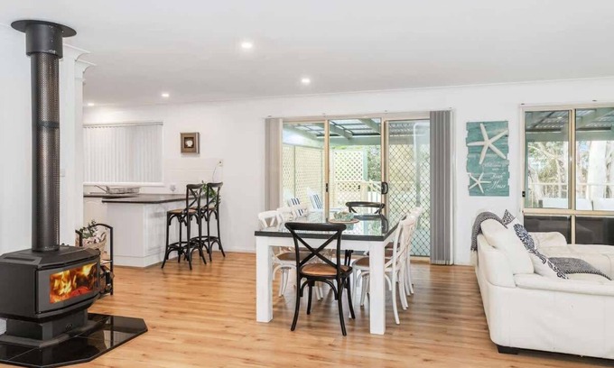 Narrawallee Casa | The Salty Deck 52 Normandy Street