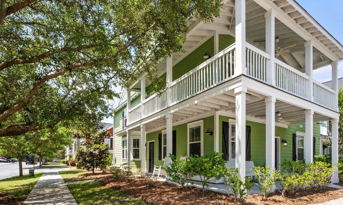 Bluffton Casa | The Salty Lime- 4 Bedroom Townhouse in the heart of Old Town!