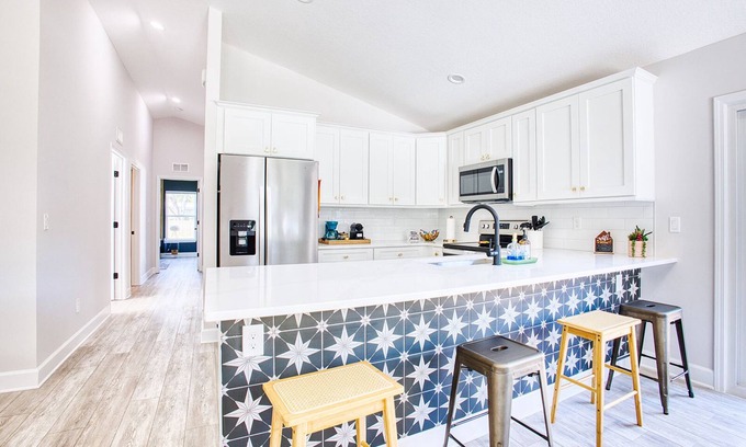 St. Augustine Cabaña | The Salty Pearl - Charming 3-bedroom cottage with AC and WiFi in St. Augustine