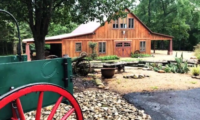 Welcome Otro | The Saluda Ranch House