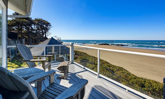 Seal Rock Casa | The Sanctuary at Seal Rock, Sleeps 8, Pet Friendly, Oceanfront, Hot Tub, BBQ, Beach Access
