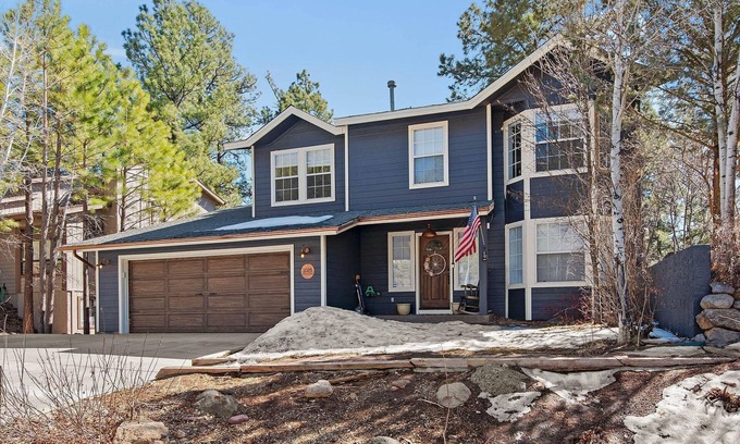 Shadow Mountain Casa | The Sanctuary @ Mt. Elden: Hot Tub, Hiking & FUN!