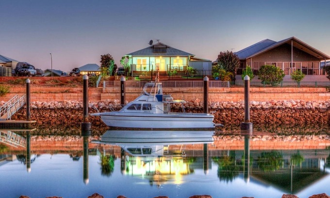 Exmouth Casa | The Sanctuary - The house with everything. Swimming pool, free Wifi and a Jetty!